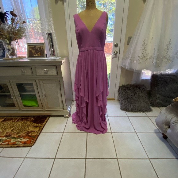 Dresses - Picture 4 of 12